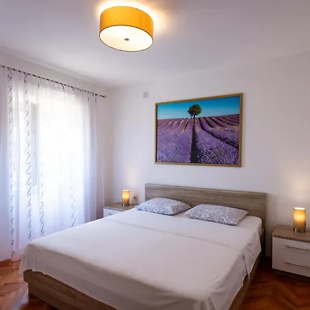 Kaja Apartment *